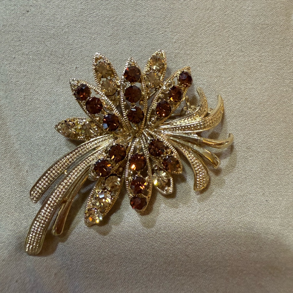 Vintage Goldtone Floral Brooch With Smoky Gold Rhinestones 18$